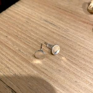 Silver disk stud earrings